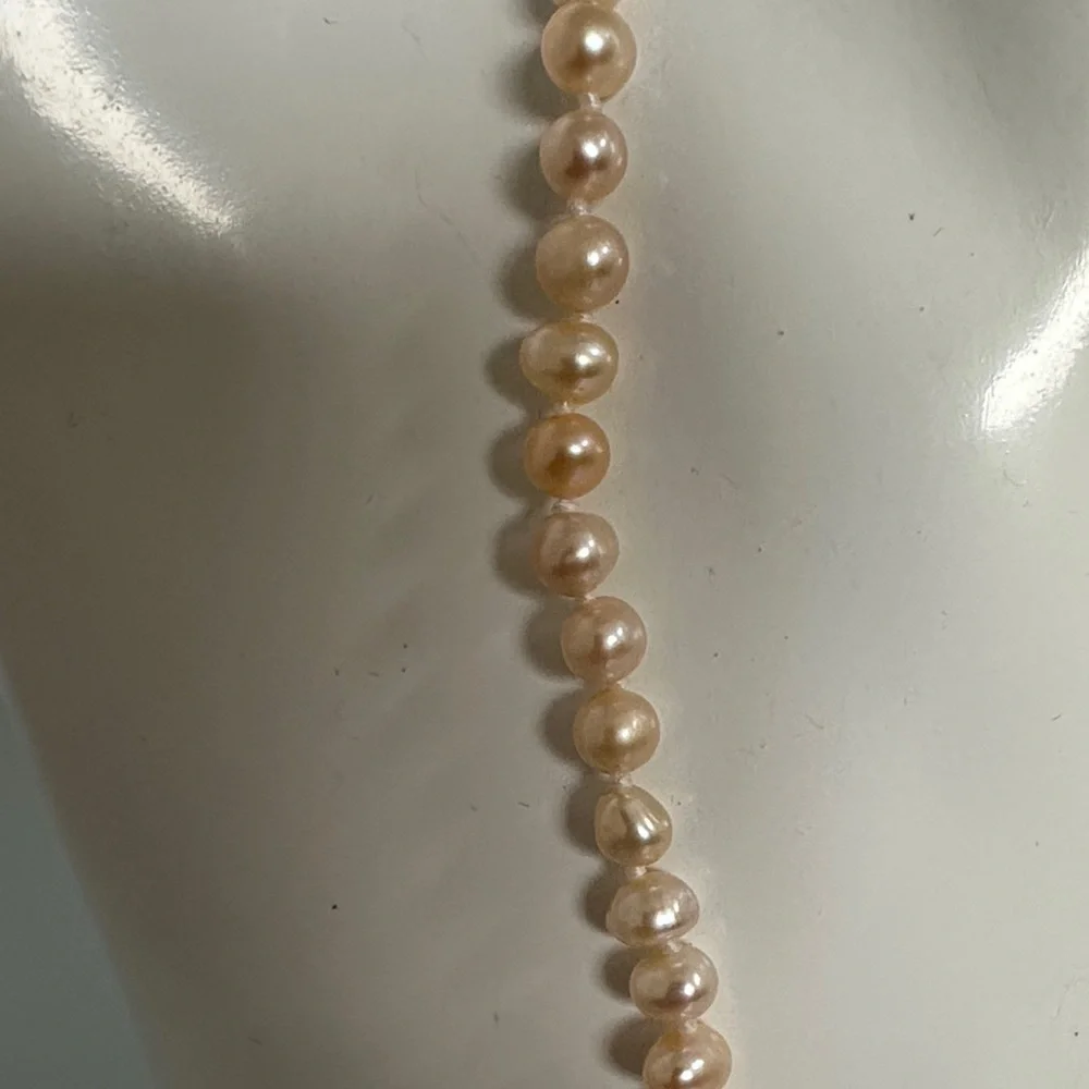 Elegant Cream Real Mother Pearl Necklace